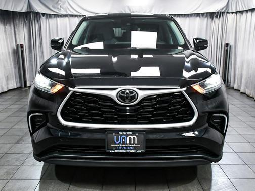 Midnight Black Metallic 2020 Toyota Highlander L