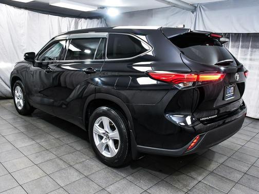 Midnight Black Metallic 2020 Toyota Highlander L
