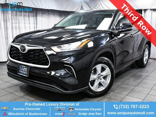 Midnight Black Metallic 2020 Toyota Highlander L