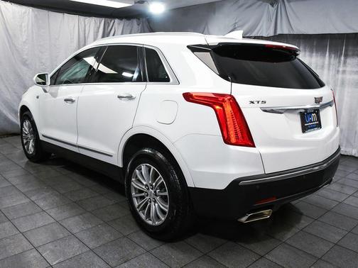 Crystal White Tricoat 2017 Cadillac XT5 Luxury