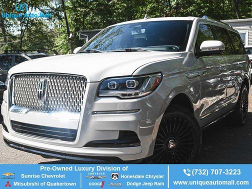 Ceramic Pearl Metallic Tri-Coat 2023 Lincoln Navigator Reserve