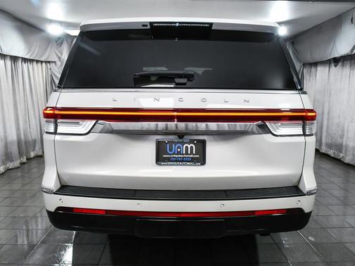 Ceramic Pearl Metallic Tri-Coat 2023 Lincoln Navigator Reserve