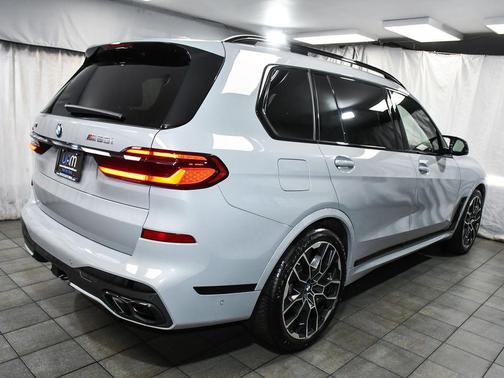 Brooklyn Grey Metallic 2025 BMW X7 M60i
