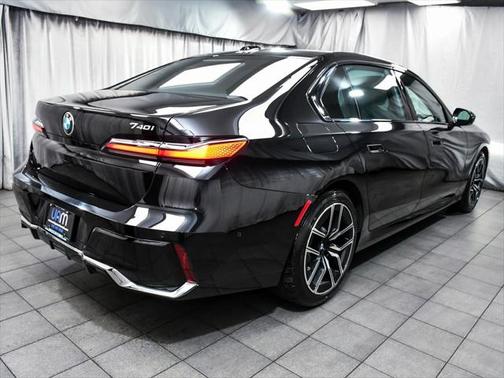 2024 BMW 740 i
