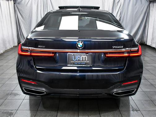 Black Sapphire Metallic 2022 BMW 750 i xDrive