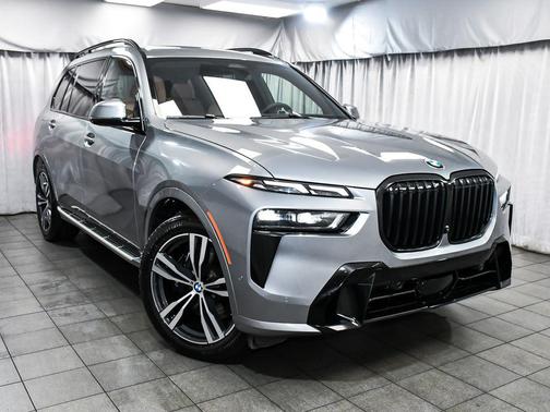 Gray Metallic 2026 BMW X7 xDrive40i