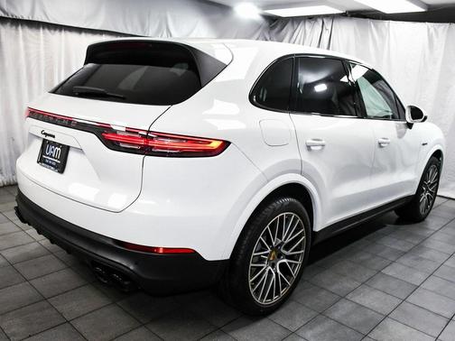 2023 Porsche Cayenne Cayenne E-Hybrid Platinum Edition