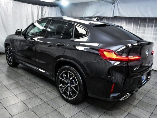 2025 BMW X4 xDrive30i