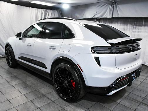 2025 Porsche Macan Macan Electric Turbo