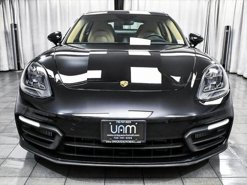 2022 Porsche Panamera 4 Platinum Edition