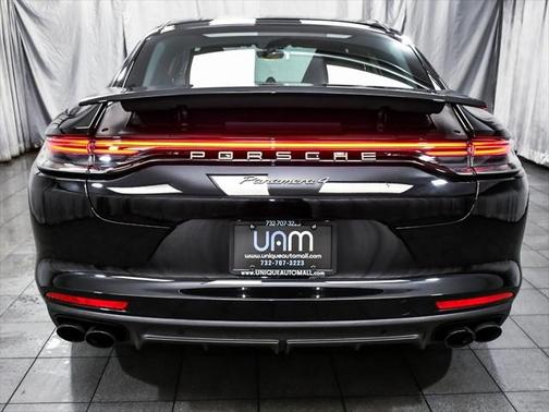 2022 Porsche Panamera 4 Platinum Edition