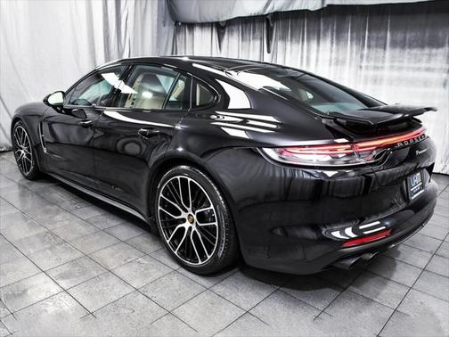 2022 Porsche Panamera 4 Platinum Edition