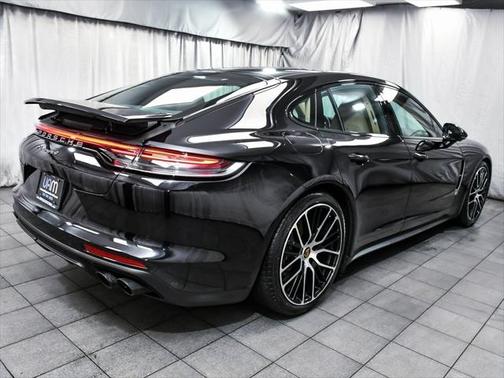 2022 Porsche Panamera 4 Platinum Edition
