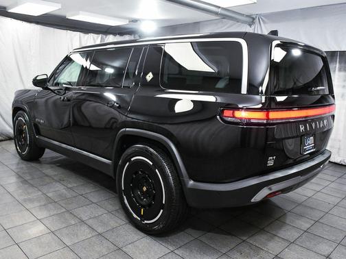 2025 Rivian R1S Adventure Dual Motor Large Pack