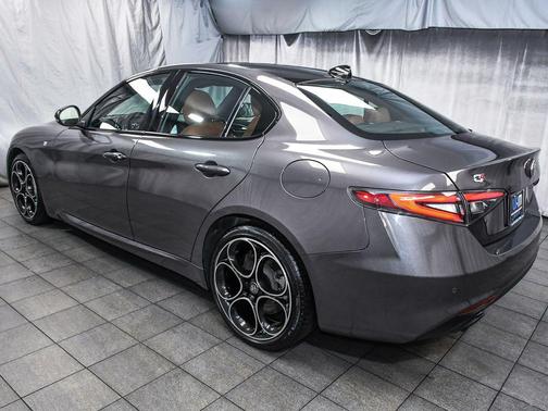 Vesuvio Gray Metallic 2024 Alfa Romeo Giulia Ti