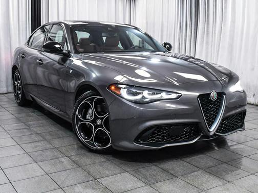 Vesuvio Gray Metallic 2024 Alfa Romeo Giulia Ti