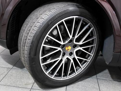 2022 Porsche Cayenne Base