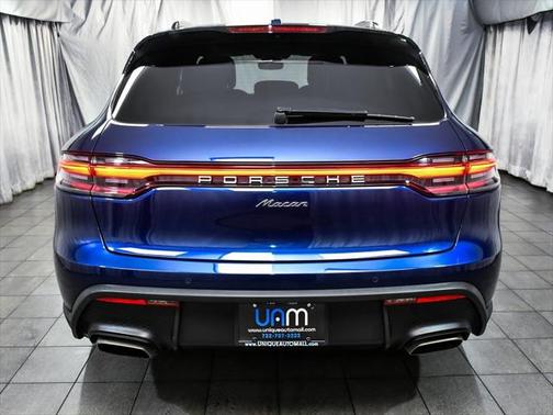 2022 Porsche Macan Base