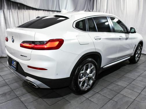 2025 BMW X4 xDrive30i