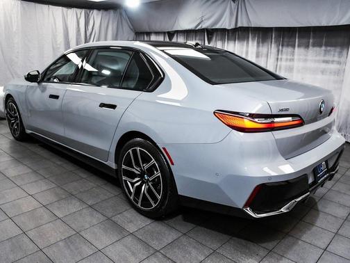 2025 BMW 740 i xDrive