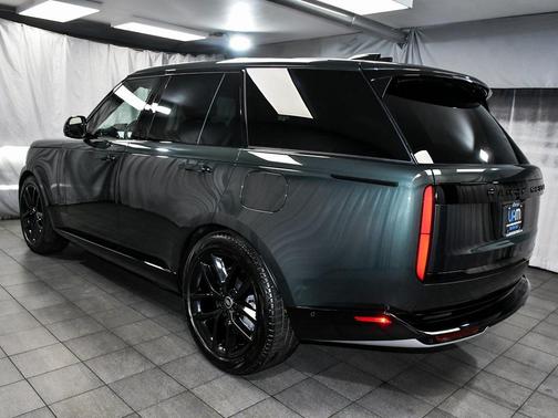 2025 Land Rover Range Rover P550e SE SWB