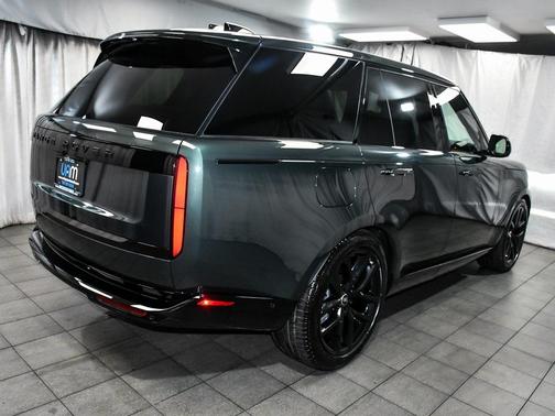 2025 Land Rover Range Rover P550e SE SWB