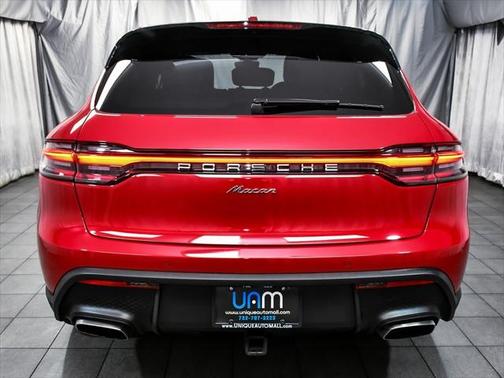 2023 Porsche Macan Base