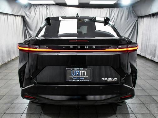 2023 Lexus RZ 450e Luxury