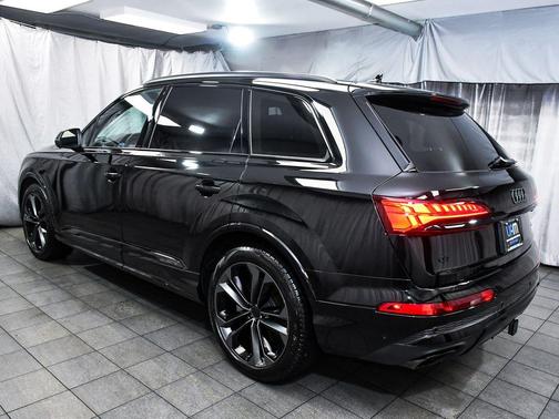 Black Metallic 2026 Audi Q7 55 Premium Plus