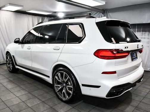 2022 BMW X7 M50i