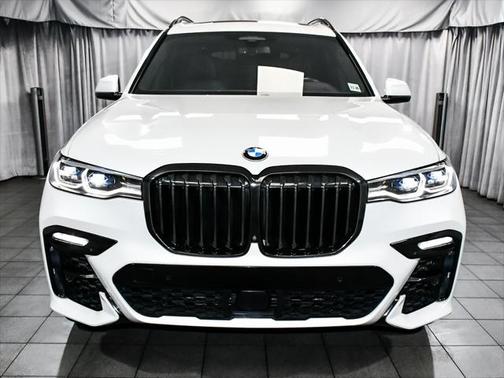 2022 BMW X7 M50i