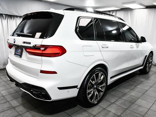 2022 BMW X7 M50i