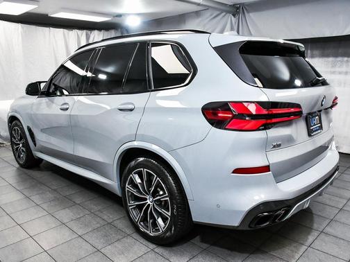 2024 BMW X5 M60i