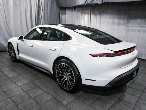 2022 Porsche Taycan Base