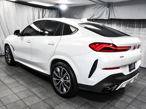 2023 BMW X6 M50i