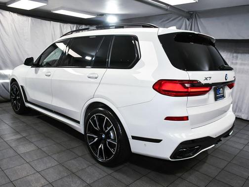 Alpine White 2021 BMW X7 xDrive40i