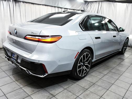 Brooklyn Grey Metallic 2025 BMW 740 i