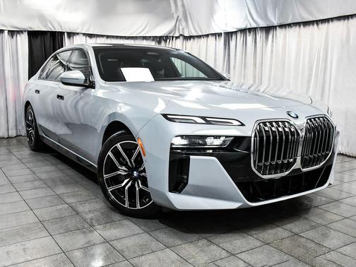 Brooklyn Grey Metallic 2025 BMW 740 i
