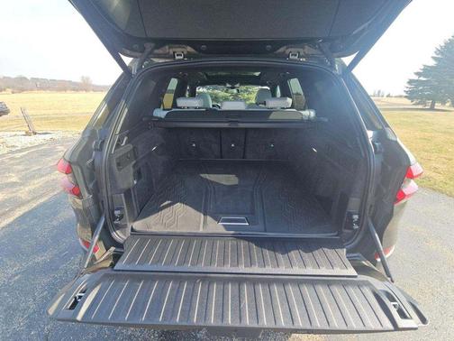 Manhattan Green Metallic 2023 BMW X5 xDrive40i