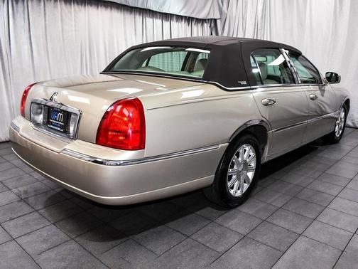 2006 Lincoln Town Car Signature Limited