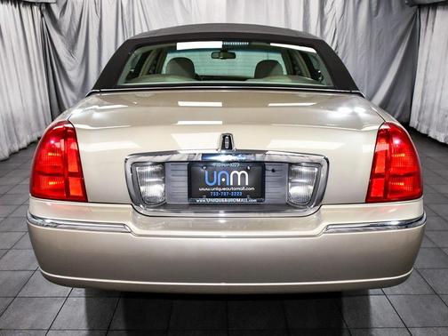 2006 Lincoln Town Car Signature Limited