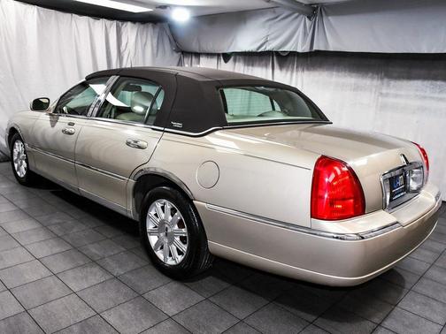 2006 Lincoln Town Car Signature Limited