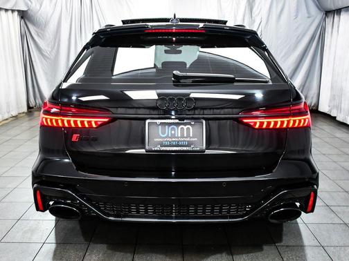 Mythos Black Metallic 2025 Audi RS 6 Avant performance 4.0