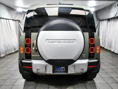 2022 Land Rover Defender 110 SE
