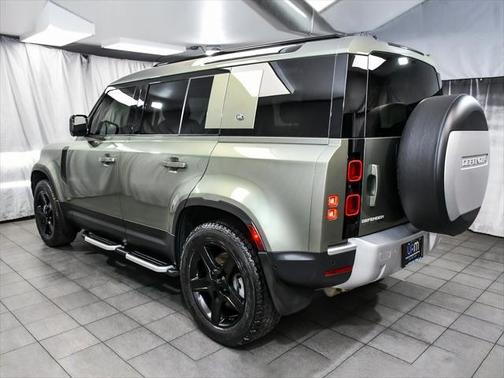 2022 Land Rover Defender 110 SE