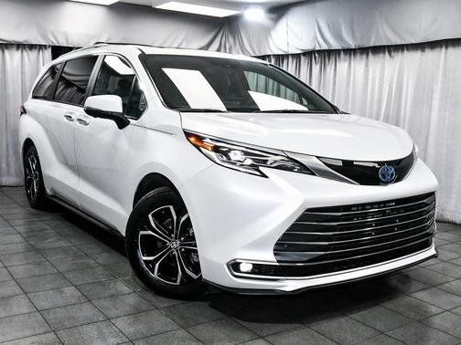 2025 Toyota Sienna Platinum