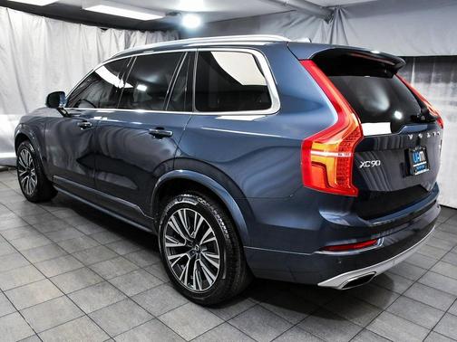 2021 Volvo XC90 T6 Momentum