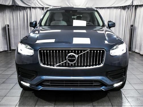 2021 Volvo XC90 T6 Momentum
