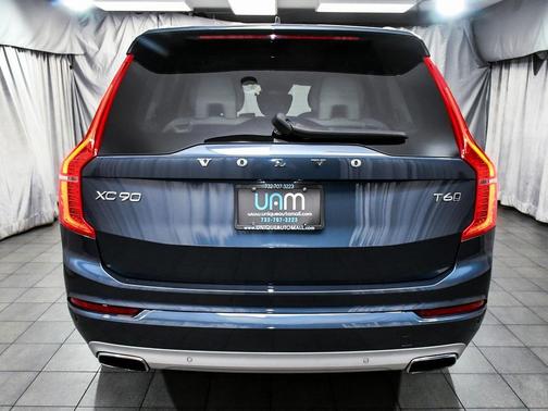 2021 Volvo XC90 T6 Momentum