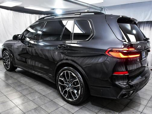 2024 BMW X7 M60i